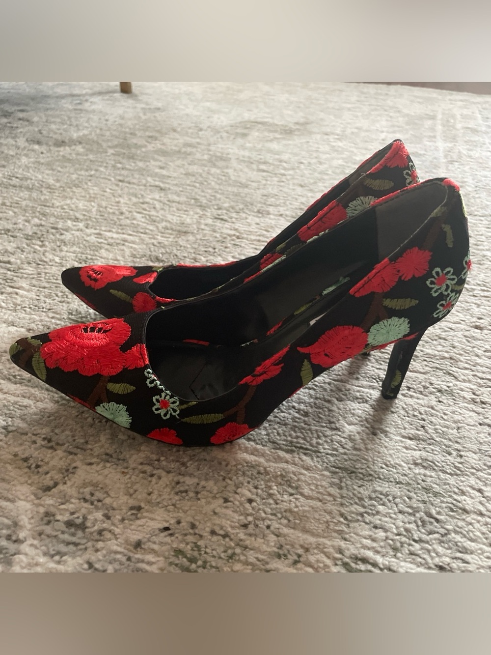 Charles David Black Red Floral Embroidered Pointed Toe Stiletto Pumps 7.5